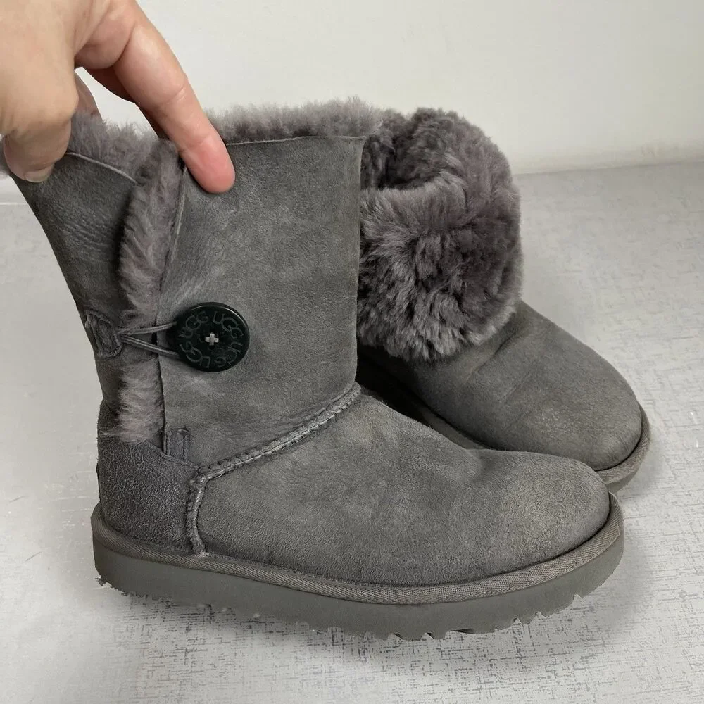 UGG bailey button